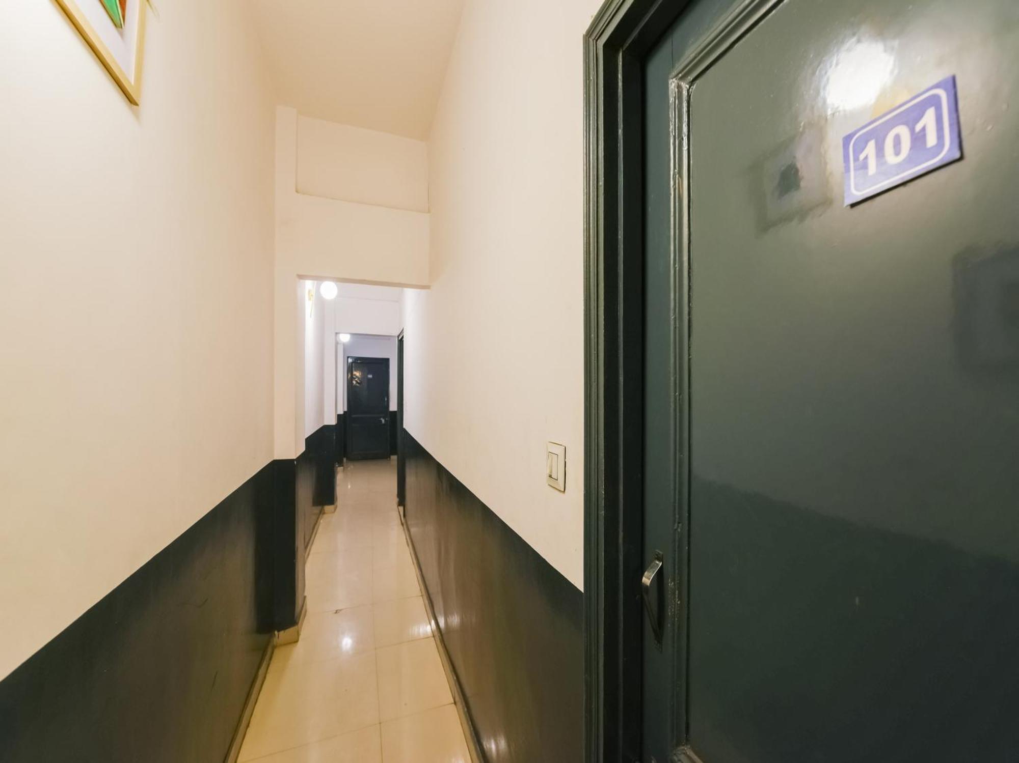 Hotel O Unique Delhi Home Stay 뉴델리 외부 사진