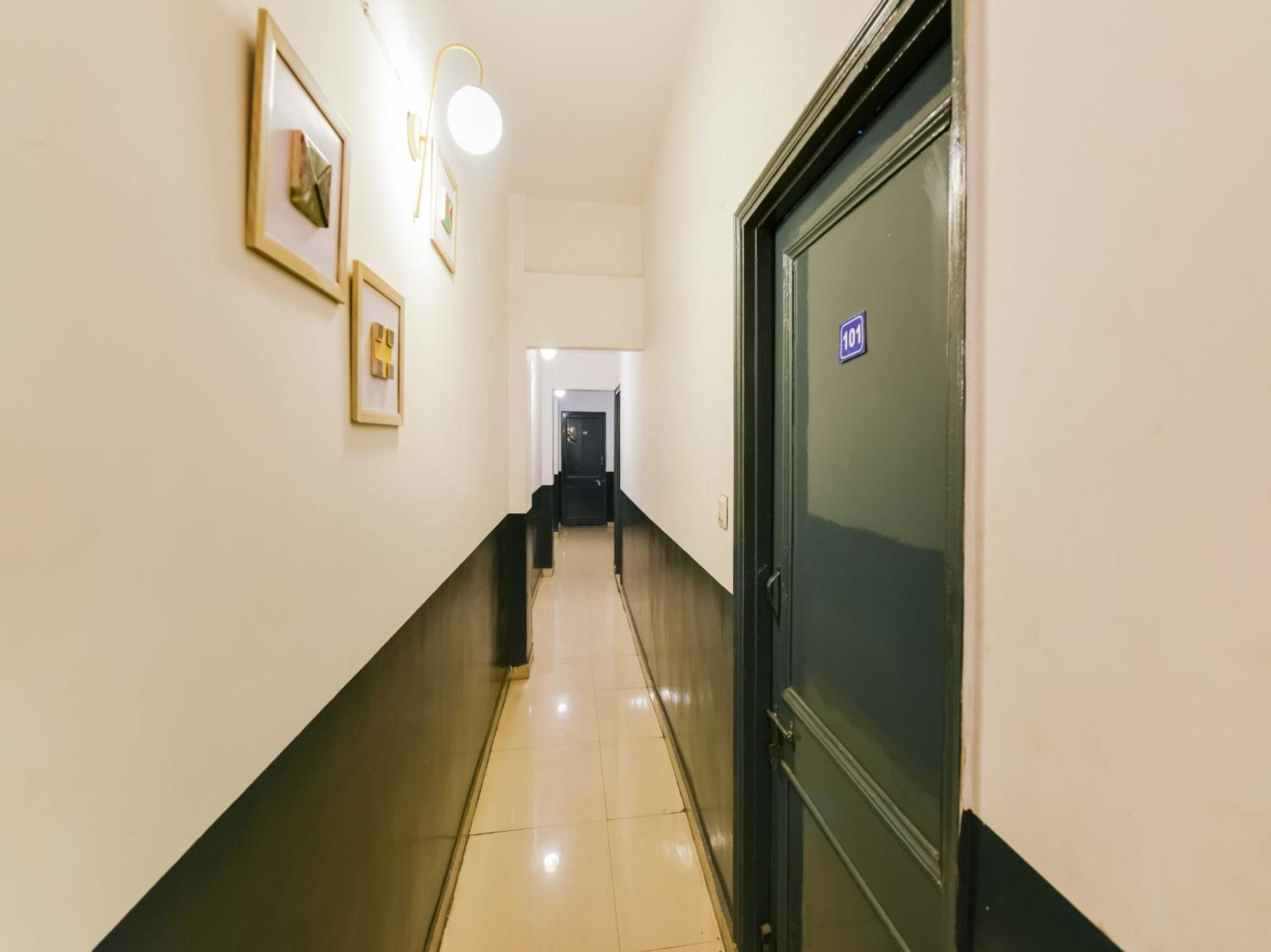 Hotel O Unique Delhi Home Stay 뉴델리 외부 사진